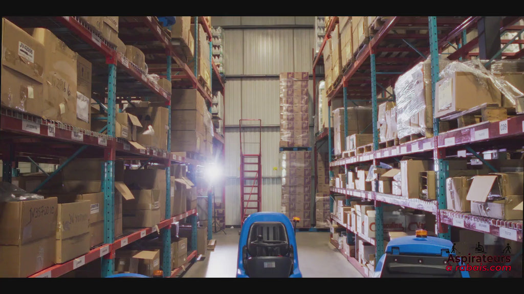 Vidéo promotionnelle montrant la gamme d'appareils commerciaux, incluant aspirateurs commerciaux et autolaveuses – Services de vente, location, et réparation d'appareils de nettoyage au Québec.